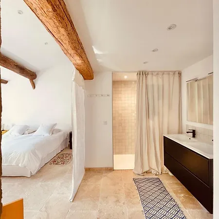 Holiday home La Maison De Limpasse Arenes *